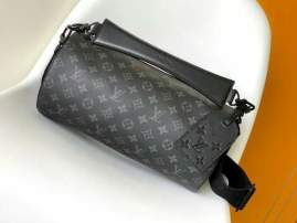 Picture of Louis Vuitton Mens Bags _SKUfw146658889fw